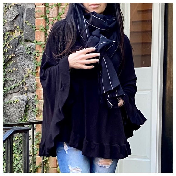 Holiday perfect black soft knit ruffle hem poncho - Picture 7 of 9
